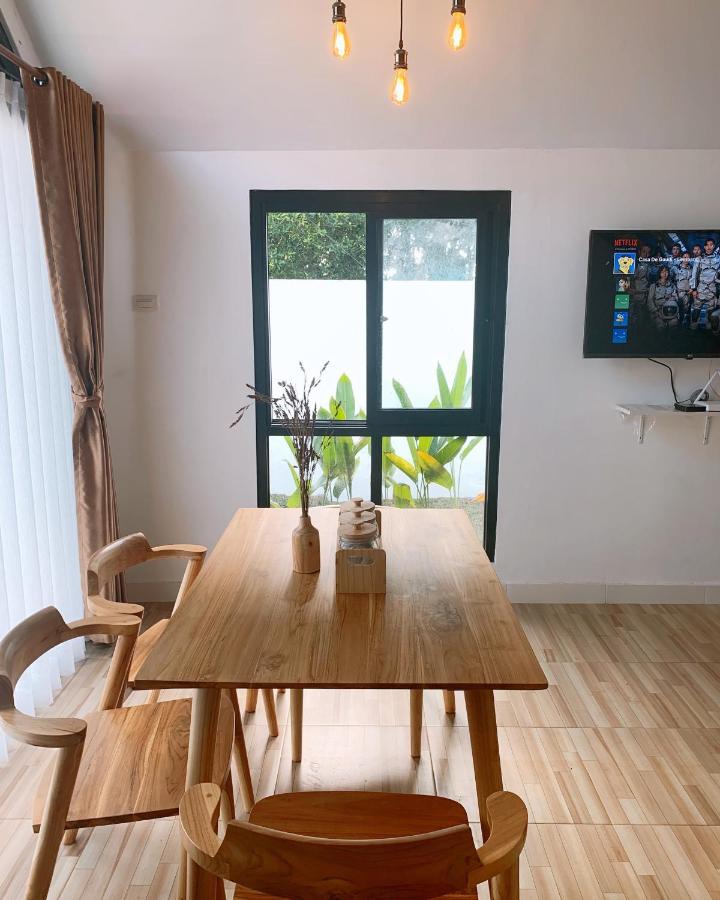 Casa De Gaudi Lembang Villa Ngoại thất bức ảnh