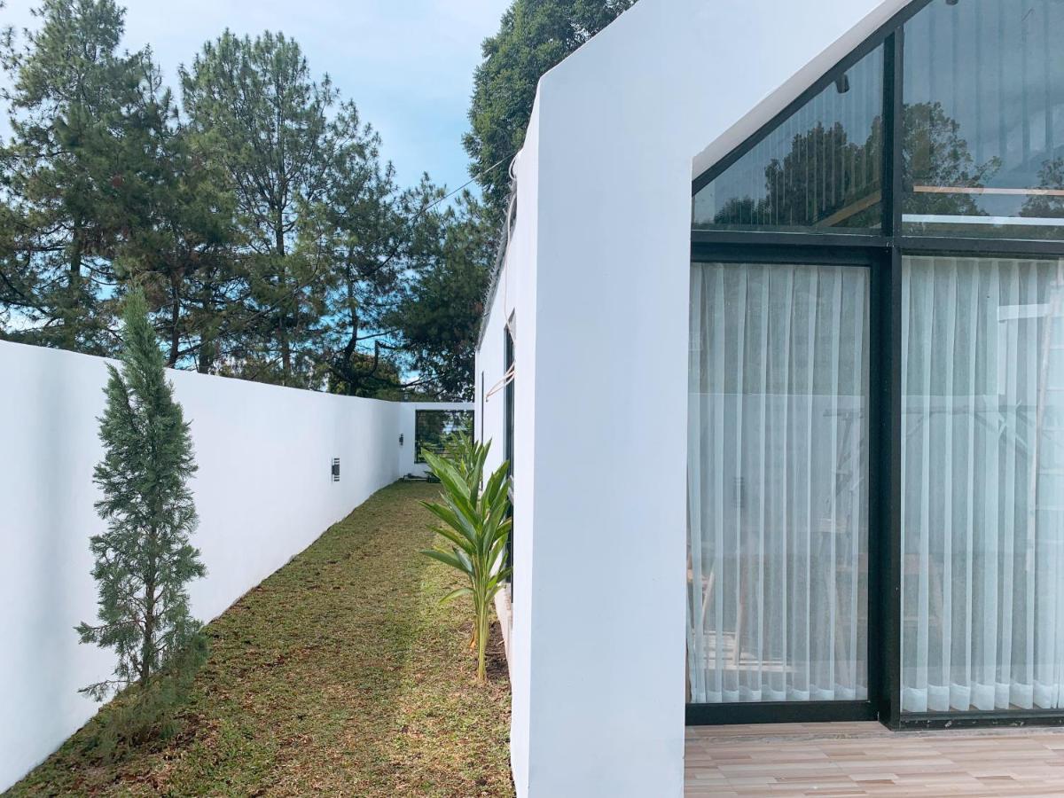 Casa De Gaudi Lembang Villa Ngoại thất bức ảnh